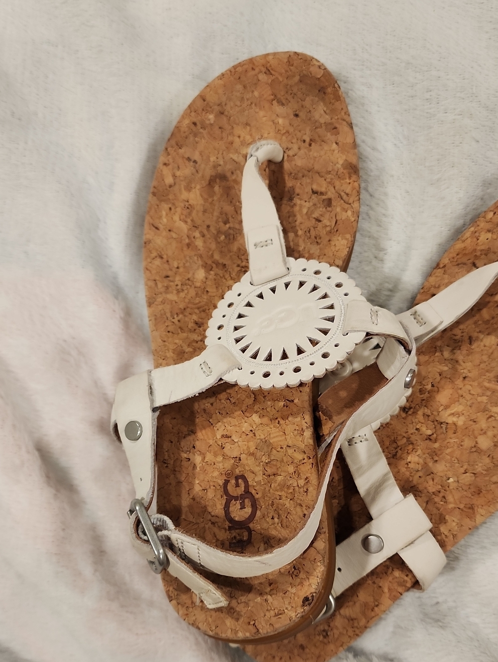 UGG White Leather Cork Medallion Thong Sandals Sz 6.5